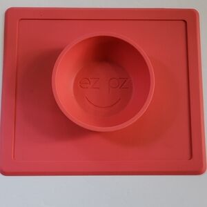 EZPZ Snack Mat Red Square With Utensils